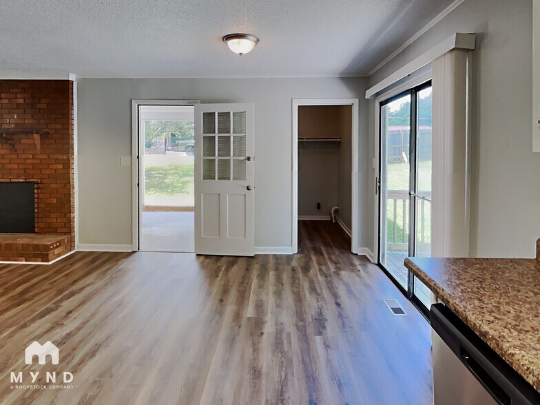 Building Photo - 4317 Freeport Dr