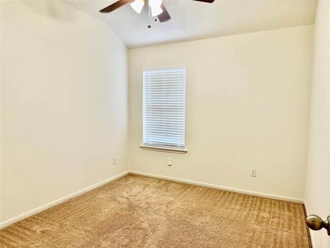 Building Photo - 30415 Deleon Fields Dr