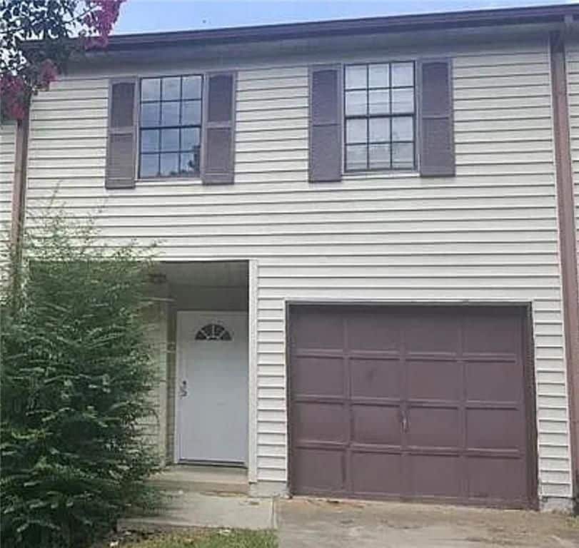 Building Photo - 2305 Pine Tree Trail