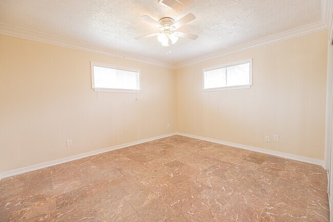 Building Photo - 4113 Edison St