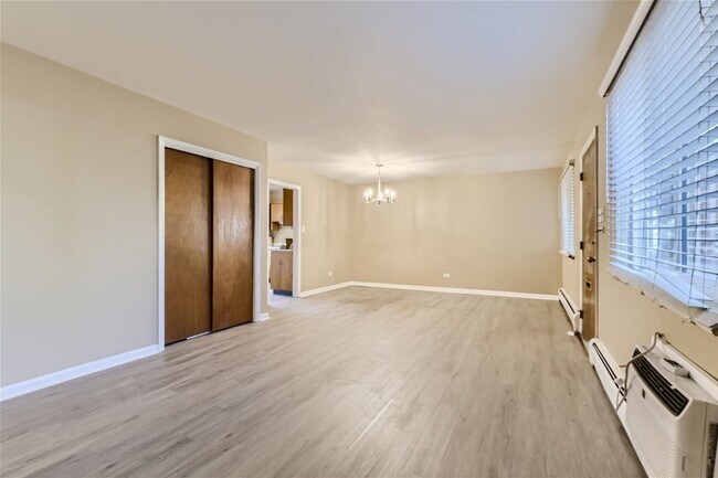 Building Photo - Affordable 3bed/ 1 bath apartment 1 month ...