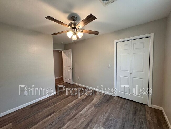 Building Photo - 4120 W 56th Pl