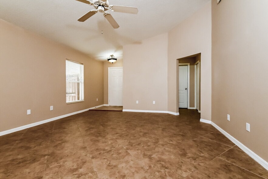 Building Photo - 8424 Deer Chase Dr