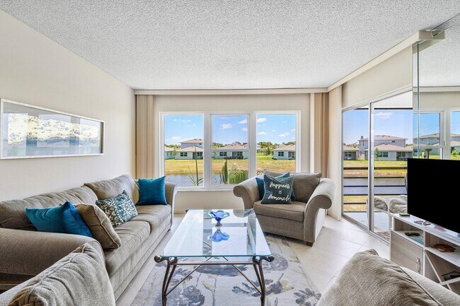 Building Photo - 5850 Sugar Palm Ct