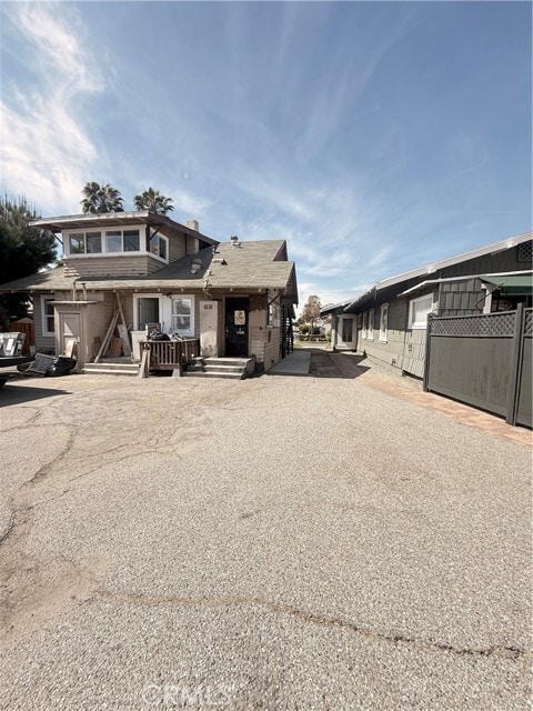 Building Photo - 328 S 6th St