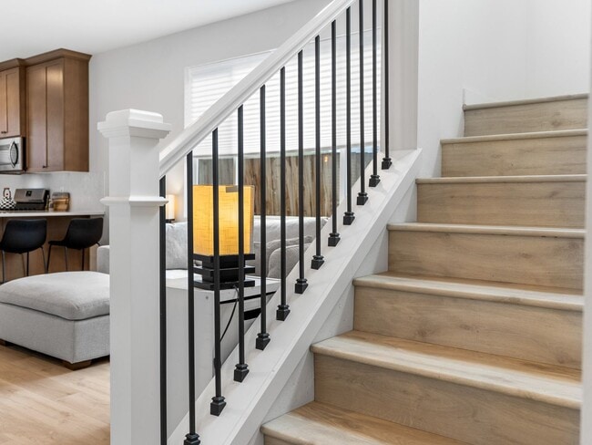 Building Photo - Light-Filled w/ Modern Finishes - 3?Bed / ...