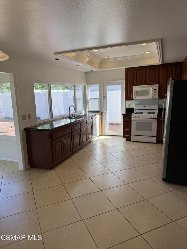 Building Photo - 2737 E Sierra Dr