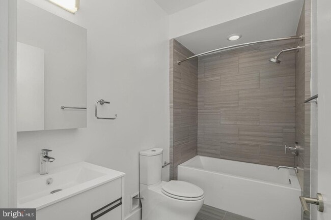 Building Photo - Pennsport Townhome with Garaged Parking