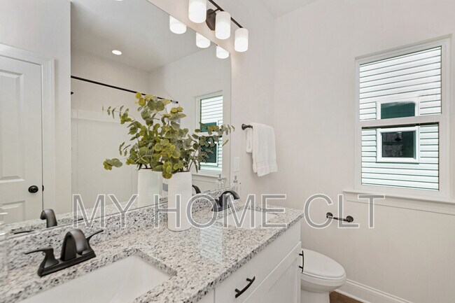 Building Photo - 2318 Rebecca Ave