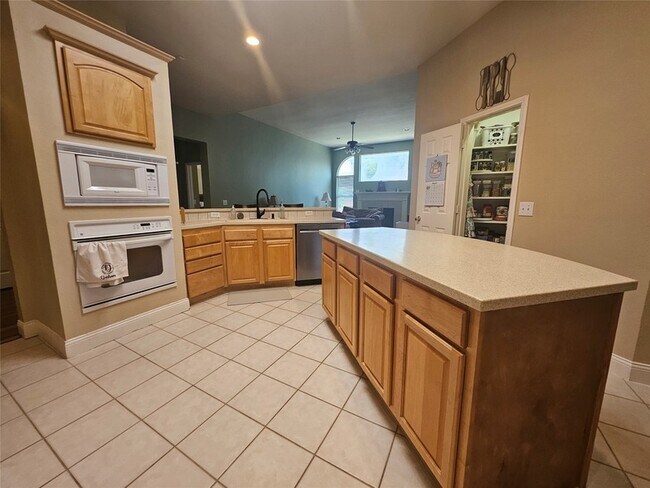 Building Photo - 2813 Gulf Breeze Ct