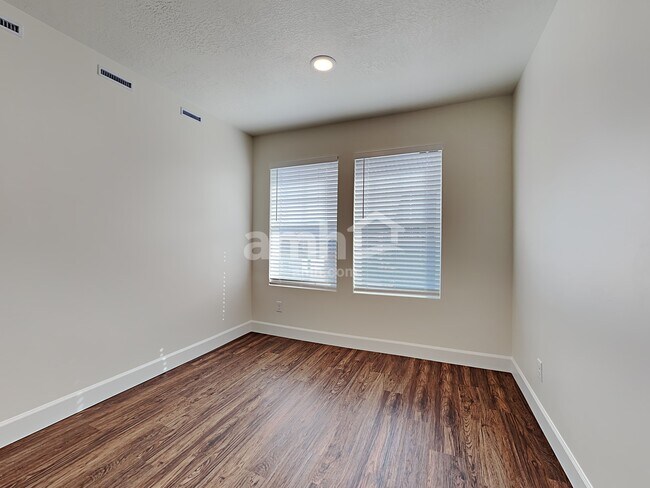 Building Photo - 11078 S Trocadero Ave