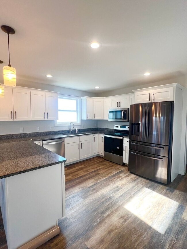 Building Photo - Charming 3 Bedroom 2 Bath home, Convenient NW Asheville location!