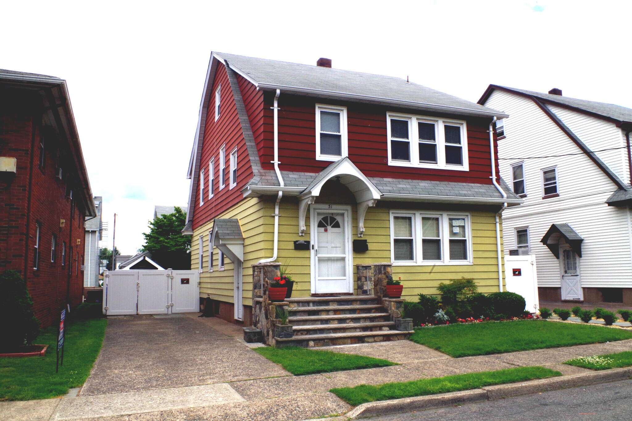 Building Photo - 31 Brook Ave