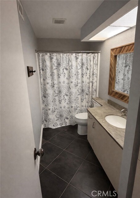 Building Photo - 4 Pineoak