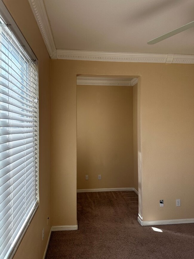 Building Photo - $1497.50 off first full months rent