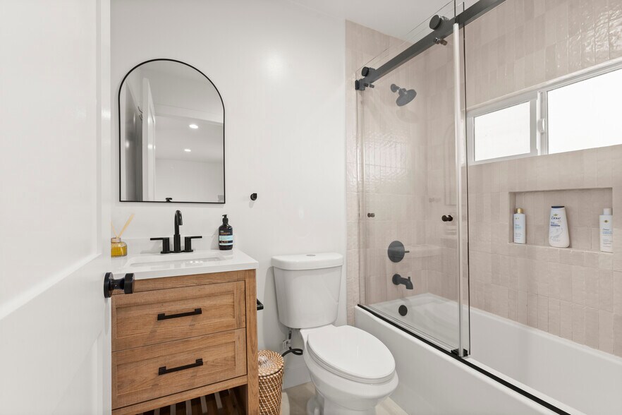 Building Photo - 12801 Waddell St