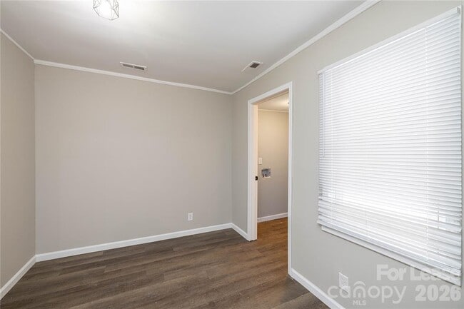 Building Photo - 629 Colston St