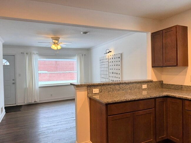 Building Photo - 541 E Bennett Ave