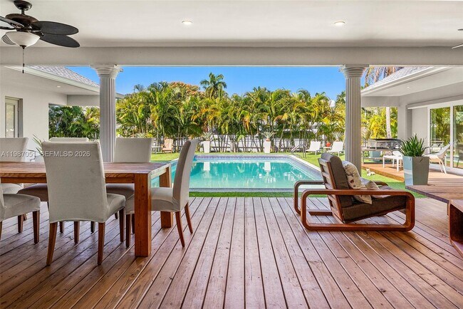 Building Photo - 424 Alamanda Dr