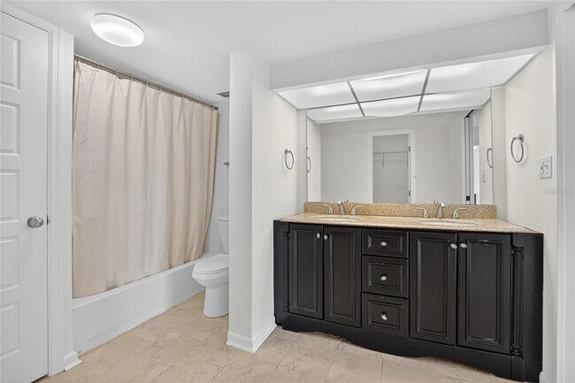 Building Photo - 13618 Greenfield Dr