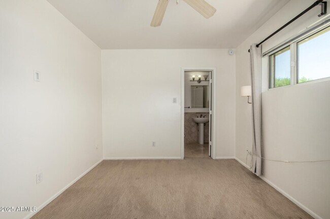 Building Photo - 6925 E Rancho Vista Dr