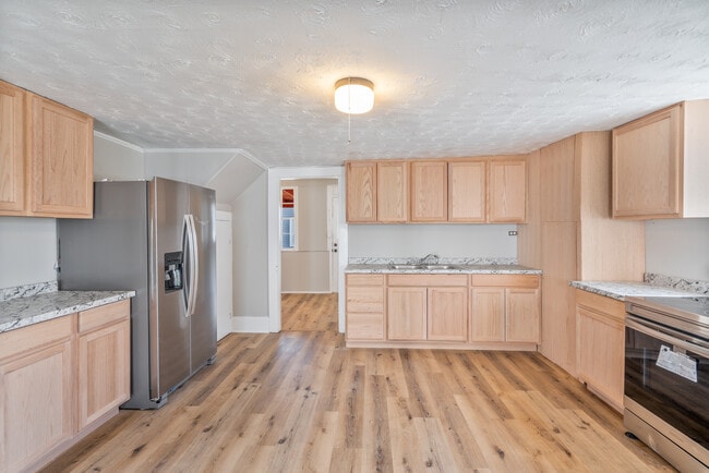 Building Photo - 319 Montague St