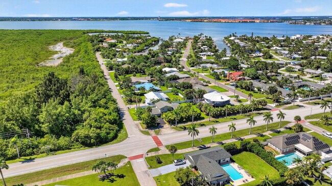 Building Photo - 2025 Jimmy Buffett Mem Hwy