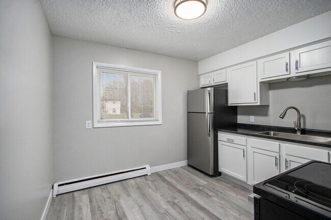 Building Photo - $1049 Renovated 2 bedroom 1 bathroom apartment with wooded views and patio