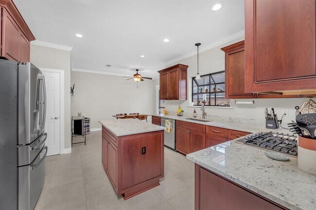 Building Photo - 927 Blue Spring Cir