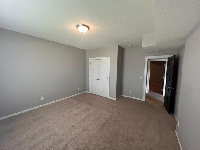 Building Photo - 627 N Daylily Dr