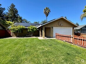 Building Photo - 3 bdrm 2 bath house on quiet cul -de-sac w...