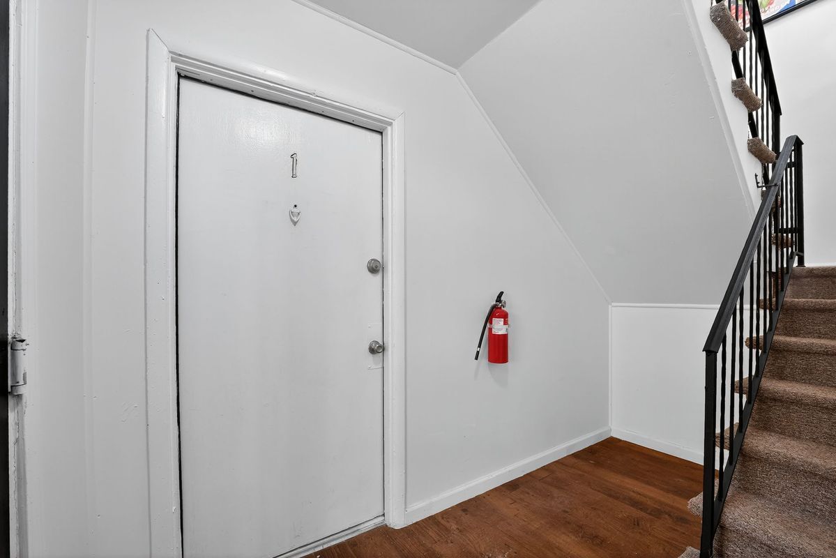 Building Photo - 2516 Peachwood Cir NE