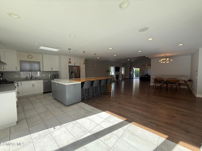 Building Photo - 23400 Collins St