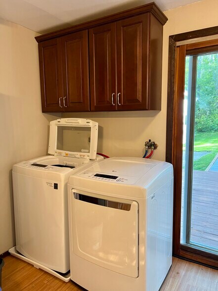 Building Photo - 27 W Main St