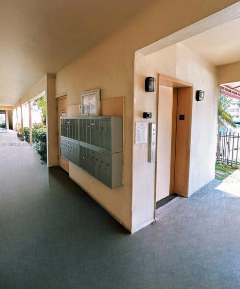 Building Photo - 1885 NE 121st St