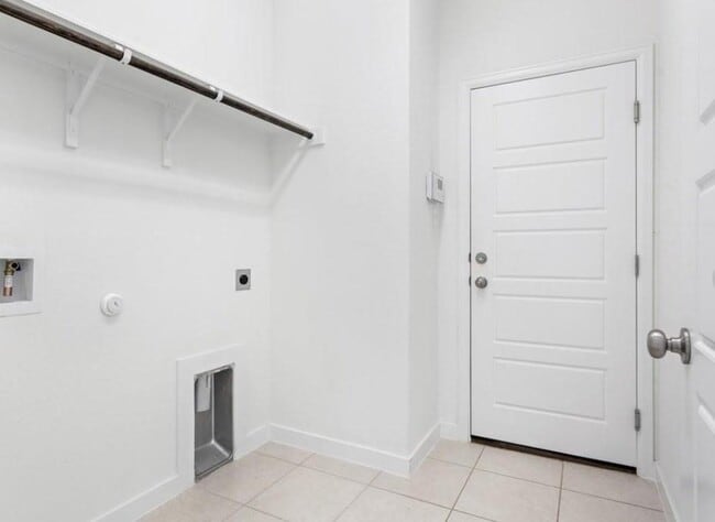 Building Photo - 121 San Domenico Cv