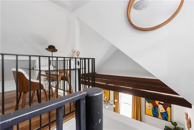 Building Photo - 720 Mollie St SE