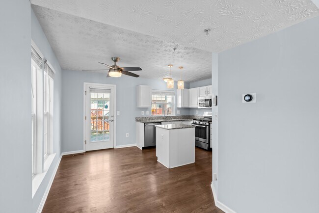 Building Photo - 8211 Water Lily Way