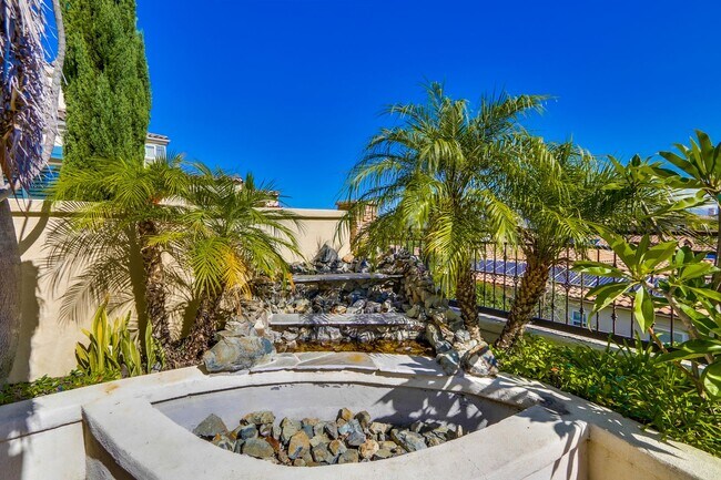 Building Photo - Beautiful 4 bedroom, 4.5 bathroom Home in the Varadero Community