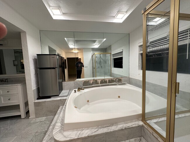 Building Photo - 19 Bronco Dr