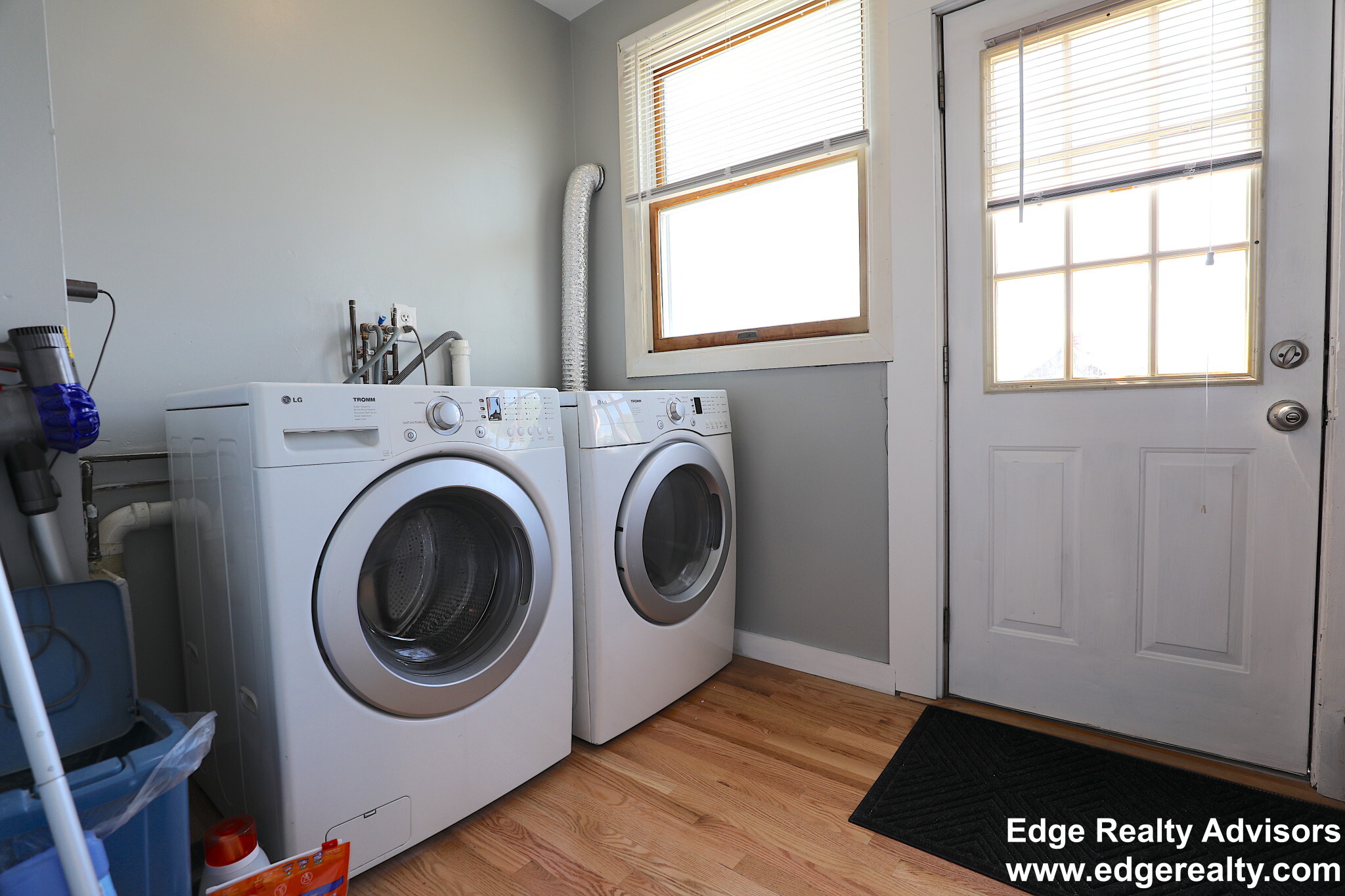 Building Photo - 68 S Crescent Circuit Cres