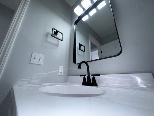 Building Photo - Newly Renovated 3BR/2BA Single-Family Home with Garage – Cleveland