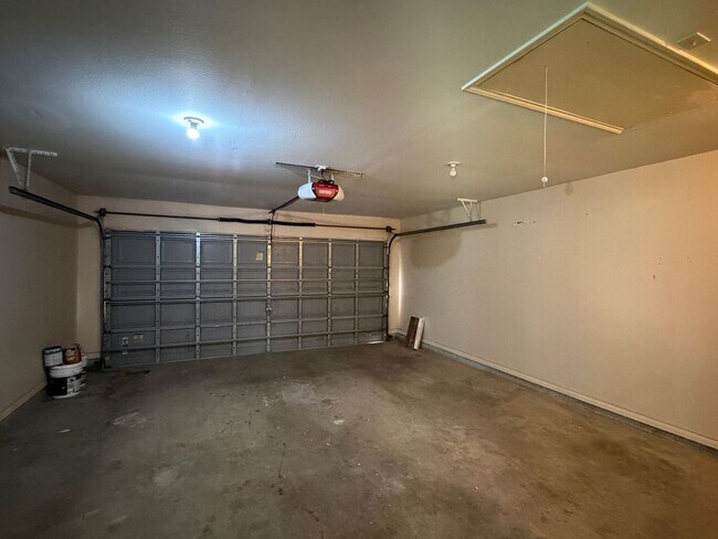 Building Photo - 6629 Kodiak Dr