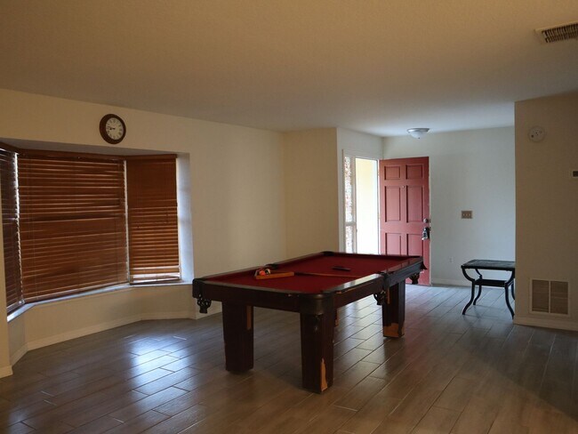 Building Photo - Great Location 3 bedroom 2 Bath 2 Car Garage Call/Text Carole Arcaro 386-216-4900 Deltona Lakes R...