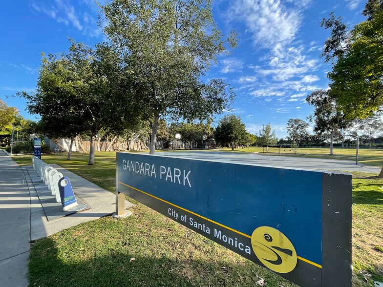 Building Photo - 2802 Delaware Ave