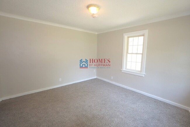 Building Photo - Three bedroom House | Two Bathroom