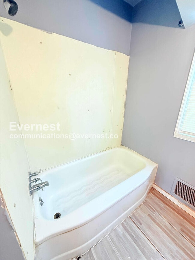 Building Photo - 18640 Sherwood St