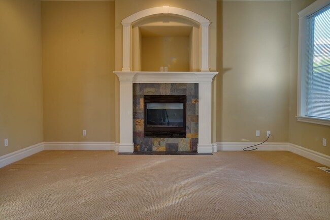 Building Photo - Kent Easthill 2 Story