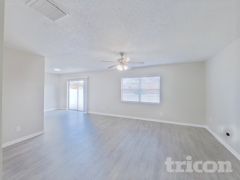 Building Photo - 309 Regal Park Dr