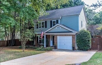 Building Photo - Spacious 3BR Home with Fenced Yard & Outdo...